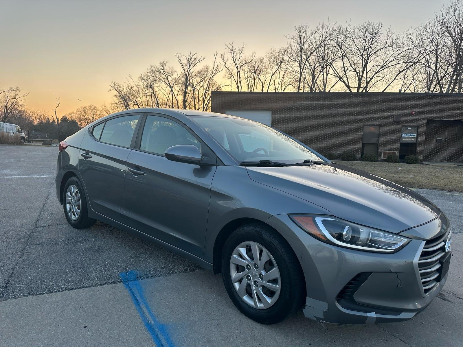								Hyundai Elantra 2018 full									