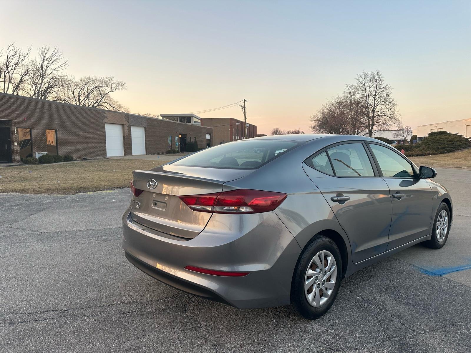								Hyundai Elantra 2018 full									