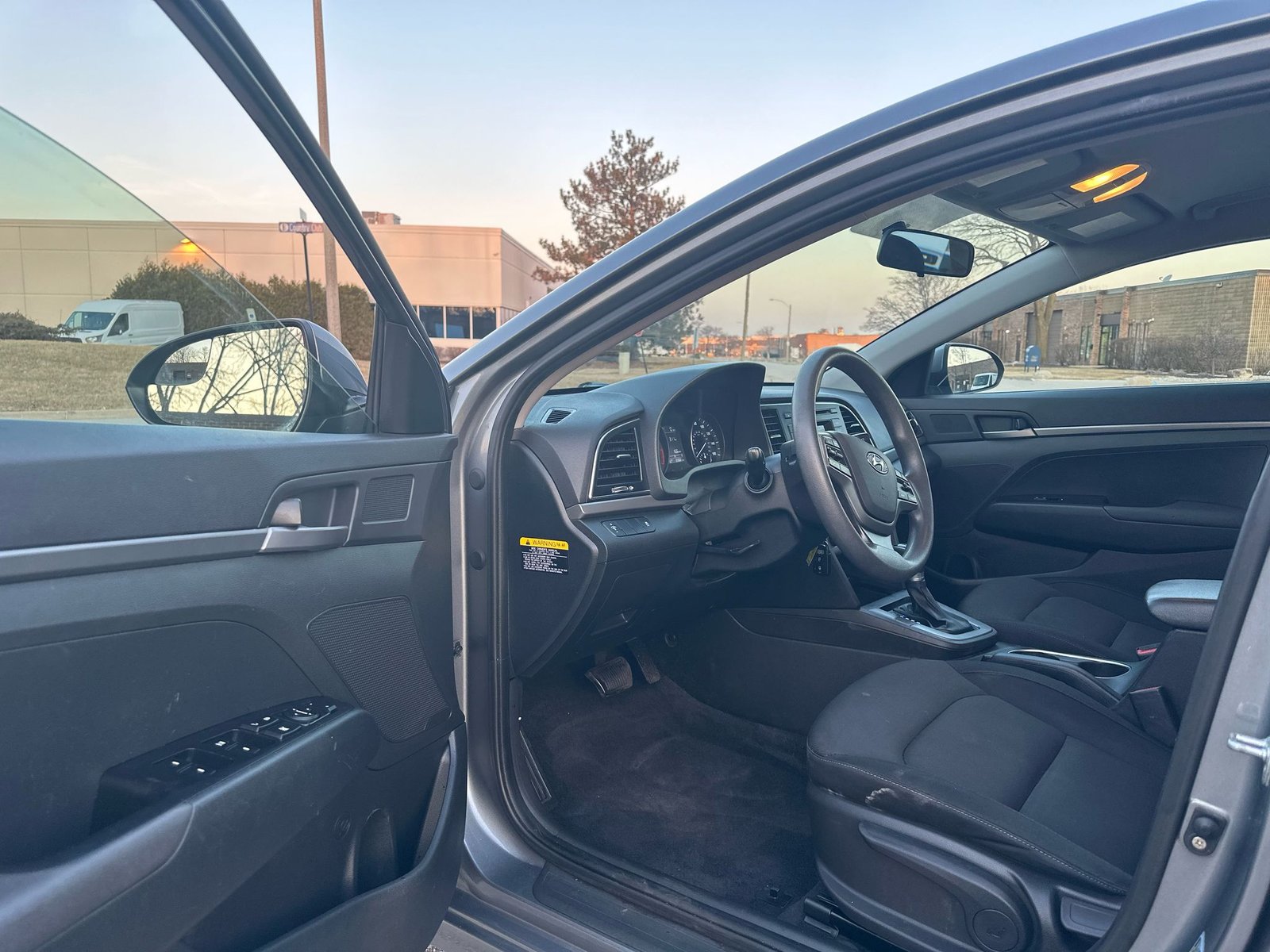 								Hyundai Elantra 2018 full									