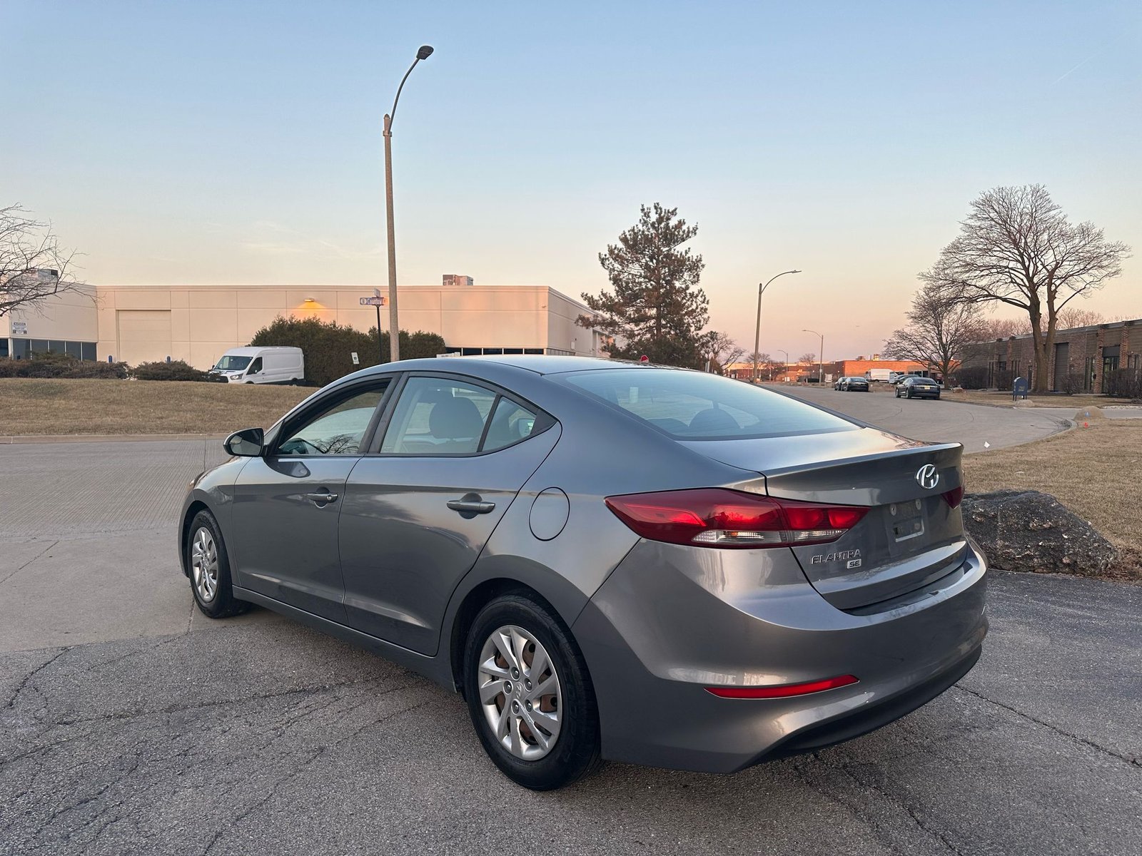 								Hyundai Elantra 2018 full									