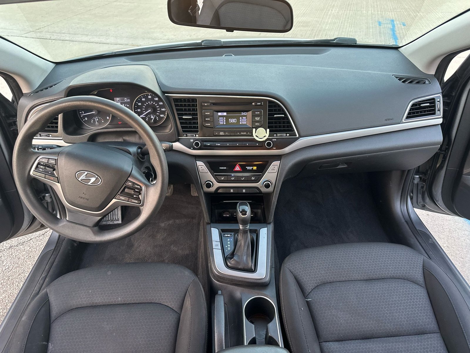 								Hyundai Elantra 2018 full									