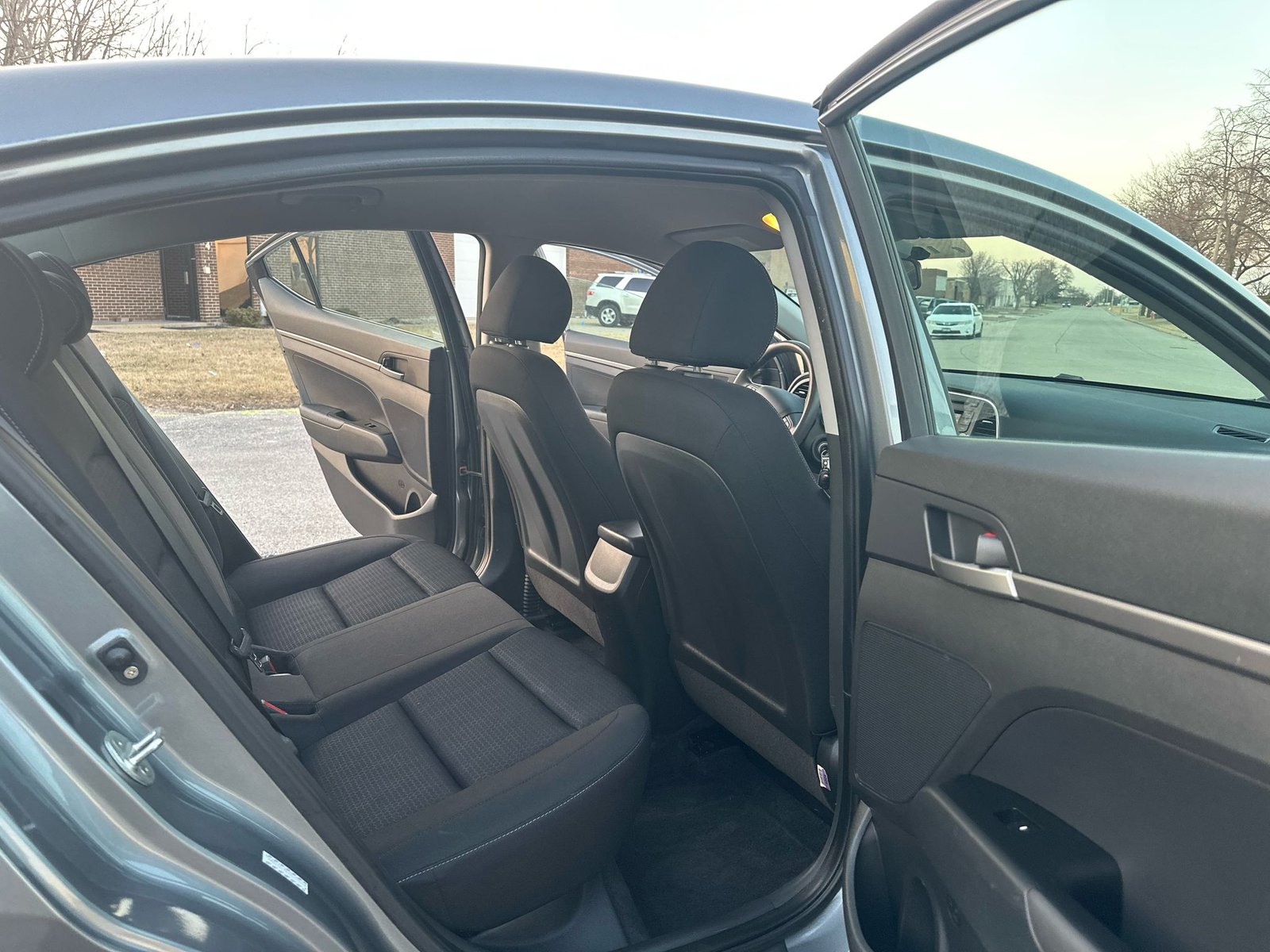 								Hyundai Elantra 2018 full									