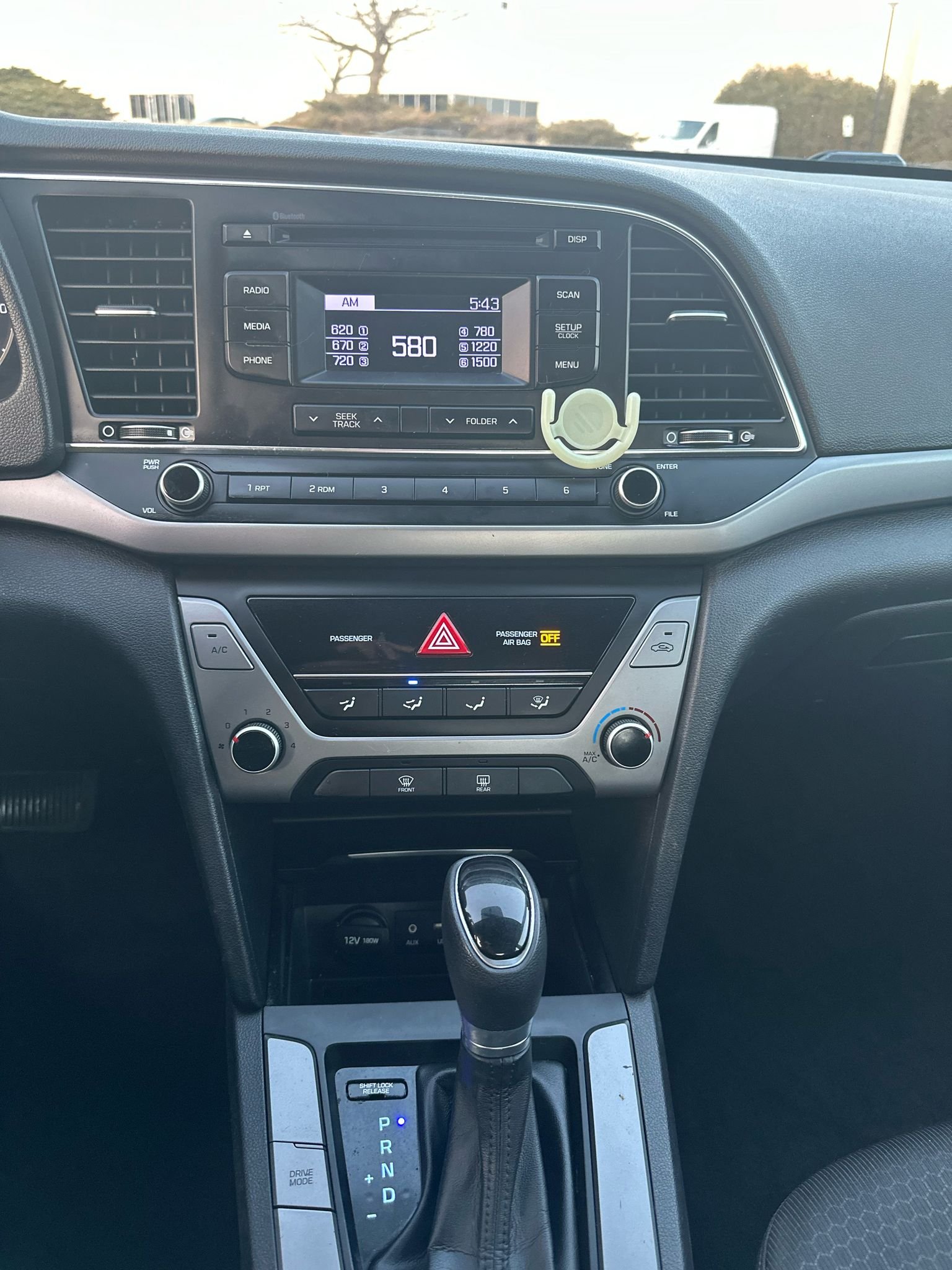 								Hyundai Elantra 2018 full									