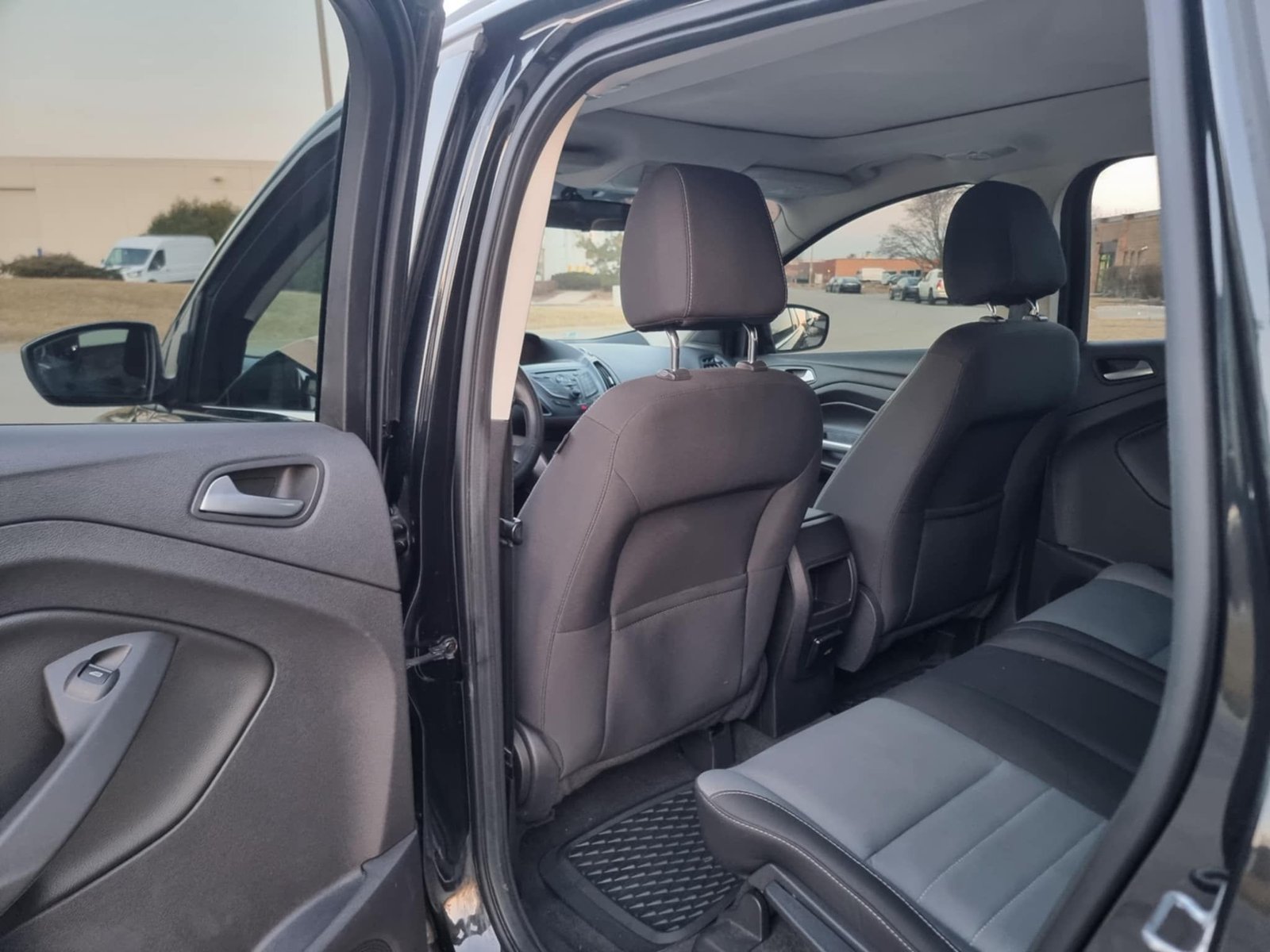								Ford Escape 2013 full									
