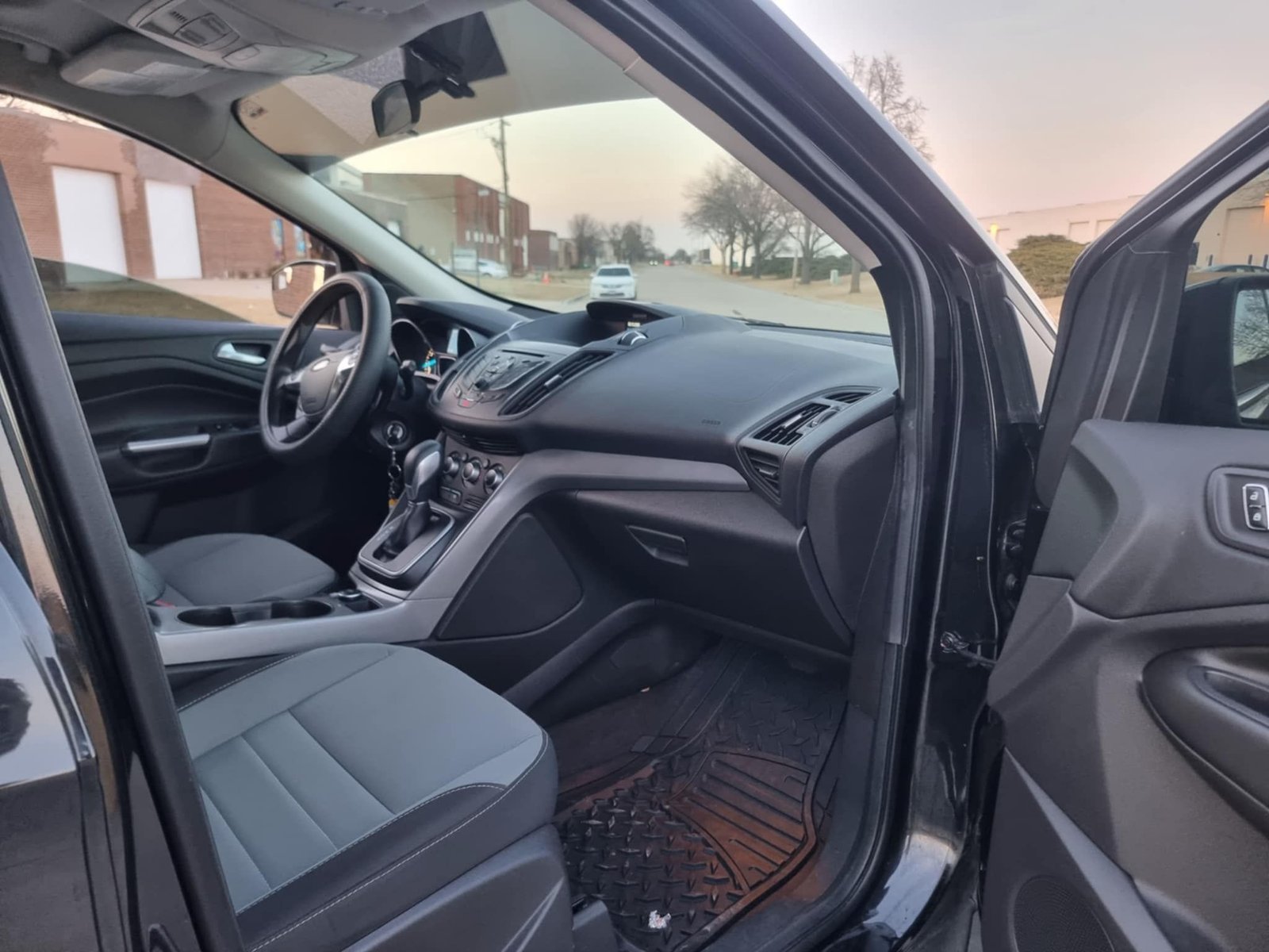 								Ford Escape 2013 full									
