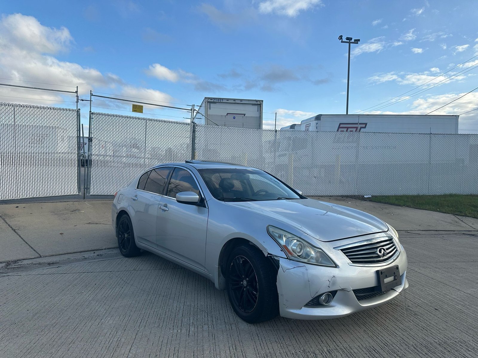 								Infiniti G37 X 2010 full									